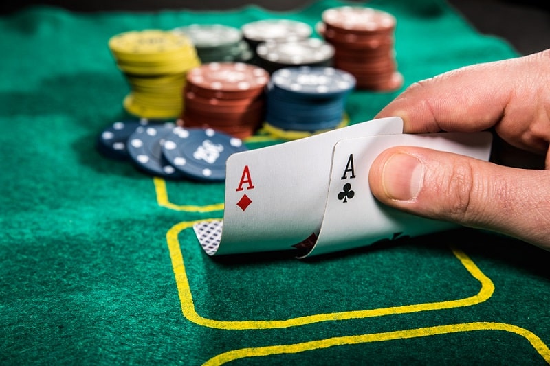 Adapting Strategy Based on Table Dynamics